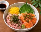 ネギトロサーモン二色丼(かずまゆ食堂)