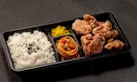 骨なしミックス弁当(モモ・ムネ)（ジョニーのからあげ 南海なんば店）
