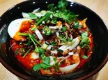 汁なしピリ辛刀削麺です(東城香)