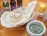 ほうれん草チキンカレーセットHorensho chicken curry Nan set（アリサナンハウス）