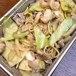 醤油焼きそば (豚肉・小エビ入り) 緑茶セット(伊右衛門または綾鷹)(喫茶 ラタン)