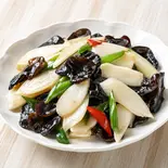 長芋とキクラゲの炒め Stir-Fried Yam with Wood Ear Mushrooms（中国家庭料理 友記）