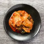 白菜キムチ盛り assorted kimchi（サムギョプサル丼専門店 | DON！DON！ 新御茶ノ水駅前店）