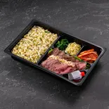 ローストピースのガーリックライス弁当（『焼肉酒場 牛恋』池袋店）
