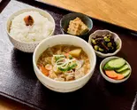 毎日食べたい定番！具だくさんの豚汁弁当（パーラー躙口）