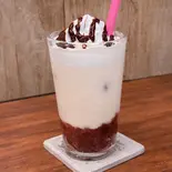 おぐら×ロイヤルミルクティー（ピザ＆ワッフル バスターズ (PIZZA＆WAFFLE BUSTERS)）