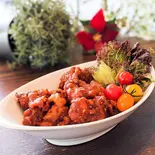 【500g】【トマトソース煮込みの唐揚げ】(カチャトーラ風)（「冷めても美味しい」【口コミ】で広がったコスパ最高の「オリジナル特製唐揚げ」中は肉汁たっぷり！唐揚げ注文で白飯orサラダがタダ♪のサービス満点のお店）