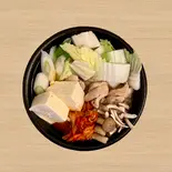 旨辛キムチのコク旨鍋（オーガニック日本茶と畳カフェ TEA TATAMO！三軒茶屋店）