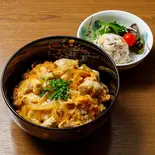 親子丼 ミニポテトサラダ付き（居酒屋よあけ）