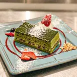 抹茶と大納言あずきのケーキ（AMPLEUR CAFE）
