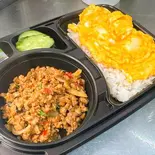ガパオ牛ひき肉+ご飯+スクランプエッグ กะเพราเนื้อ+ข้าวสวย+ไข่ข้น(PINTO)