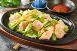 鶏むね鉄板焼肉 ~自慢の辛味噌添え~(国産牛ホルモン焼きそば ホルそば亭 蕨中央)