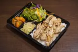 自家製チキン弁当（焼肉天龍 上野店）