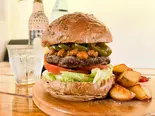 チリビーンズ＆ハラペーニョ旨辛バーガー(フライドポテト付)（Blue Green BURGER 市川店）