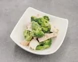 蒸し鶏とブロッコリーの胡麻和え(冷麺屋 鶴虎 早稲田店 REIMENYA TSURUTORA)