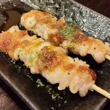せせりの自家製オニオンソース焼き2本(串焼き鶏一品てんすい)