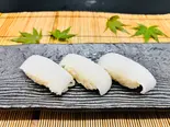 いかにぎり3貫 3 pieces of squid sushi（寿司・海鮮丼 がんこ 尼崎店）