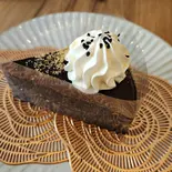黒バスクチーズ(黒ゴマときなこ)（cafe Beau.Route）