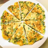 ニラ玉(鶏白湯ラーメン らくらく亭)