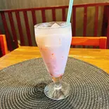 ストロベリーラッシー Strawberry Lassi（THAIND(タインド)|ガパオ・タイ料理＆本格インドカレー）