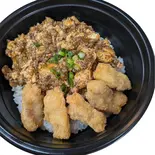 麻婆豆腐と一口カツのハーフ＆ハーフ丼（松吉家）