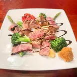和牛ロースのグリエ,蝦夷わさび添え（おいしいカウンター酒場Hatena）