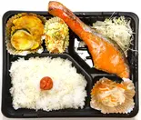 大きめの鮭塩焼き弁当（家庭料理 酒処 みなみ食堂）