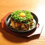 すじもちモダン焼き（お好み焼き・鉄板焼き こて吉【特製出汁使用！自慢のお好み焼き】 上野の森さくらテラス店）