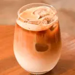 【アイス】カフェラテ Iced Café Latte(マカナ コーヒー ロースターズ 土佐堀店)