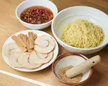 チャーシューつけ麺(茹でる前の生麺)(小次郎池袋店)