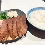 黒毛和牛ロース弁当 中(居酒屋焼肉時大和カズン)