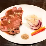 低温処理！豚の肉刺し ～ピリ辛ネギだれ～（ビールと肉と燻製Moshas）