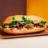 当店人気No.1 焼き豚肉バインミー Best Seller Grilled Pork Banh Mi（バインミーシンチャオ川口朝日店）