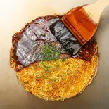 肉玉そば(黒焼き)（府中焼きとしのや 広島駅前店）
