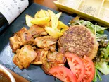 くれグリの大人気 グリルAセット（鉄板料理と果実酒 くれいじーグリル 福岡天神店）