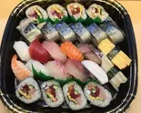 おまかせ握り12貫と海鮮巻きとトロさば棒寿司のセット（魚河岸のすしえびす 西代店）