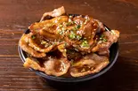 デカ盛り牛カルビ丼（デカ盛り肉丼専門 気多 -げた-）