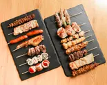 焼き鳥おまかせ15本盛り合わせ Yakitori Assorted Platter（焼き鳥 お持ち帰り専門店 すがもと）