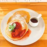 ストロベリーソースのパンケーキ（ALOHA ANGEL CAFE）