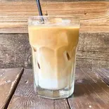 アイスカフェラテ Iced Cafe Latte（BONDICAFE NAKAMEGURO(ボンダイカフェ ナカメグロ)）