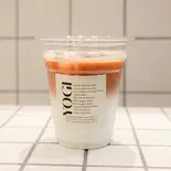 アイスカフェラテ（【アサイー＆グリークヨーグルト専門店】YOGI 梅田店）