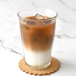 アイスカフェラテ（こもちたい焼き鯛子）