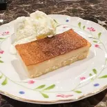 バスクチーズケーキアイス添え(ちっちゃな酒場)