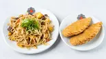 モンゴル料理の2種類お得セット:ホーショール2個、ツォイワン(Cafe Mongolia)
