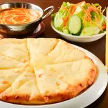 【今ならドリンク付き】チーズナンセット(サラダ付き) Cheese Nan Set with Salad（LAXMI）