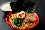醤油豚骨ラーメン味付玉子～半ライス～（出前家系ラーメン 吉祥寺 武蔵家 西新店）