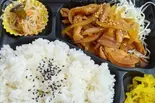 スタミナホルモン弁当(E-NA Kitchen)