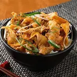 【満足】ヤンニョム豚丼+濃厚！ちょいカレー付き(お肉200g)（オーシャンダイニング池袋店）