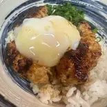つくね温玉丼（焼鳥・おでん KUSIO 寺田町店）