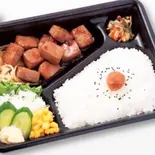 サイコロステーキ弁当（SALON AKARI）